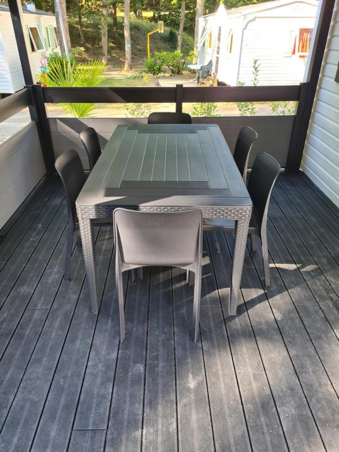 Mobil-home 6 Personnes Climatisé Camping *